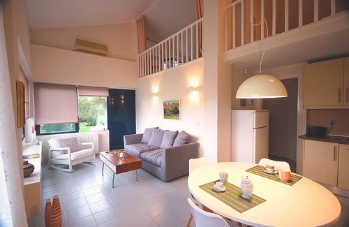 Gouvia Apartment | ' Laguna ', κομψό διαμέρισμα, για 4+1 παιδι, μέρος ενός ιδιωτικού θέρετρου