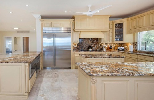 Seven Mile Beach Apartment | Laguna Del Mar