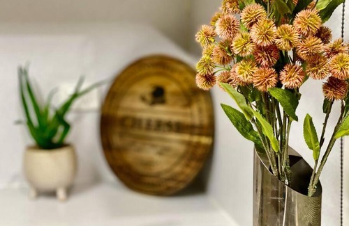 Stanthorpe House | LAHOOL GUEST HOUSE JUST A CREEKSIDE STROLL TO TOWN