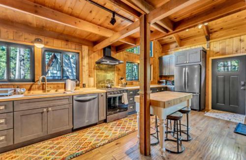 Chamberlands House | Laid-Back Tahoe Stay Walk to Lake & EV Charger