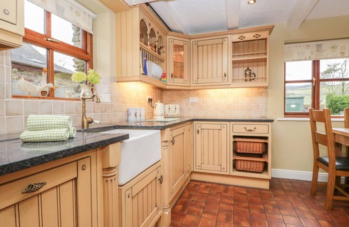 Newland Near Ulverston Cottage | LAITHE COTTAGE, family friendly, with hot tub in Ulverston