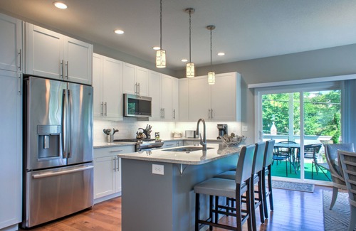 Weaverville House | Lake + 4 King Beds + 2.5 Bath +10Min to DT Ashe + Peaceful + Walking Trail