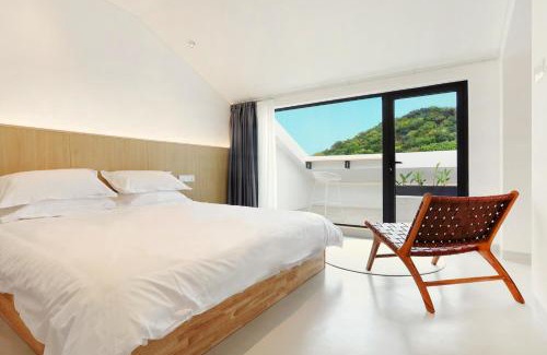 Wuzhong Bed & Breakfast | Lake and Mountain Terrace Sunrise View King Room