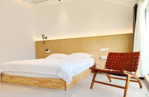 Wuzhong Bed & Breakfast | Lake and Mountain Terrace Sunrise View King Room