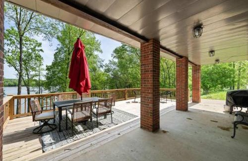 Cadiz House | Lake Barkley Retreat - Newly Renovated - 5 BR