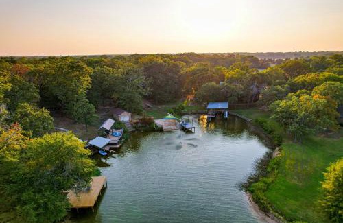 Gober House | Lake Bonham Home Epic Family Getaway!