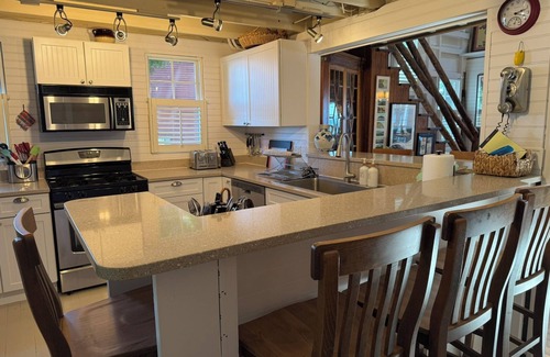 Malletts Bay Cottage | Lake Champlain Great Camp - Rustic Luxury, Sunsets, Lawn, Beach, Amenities!