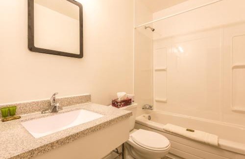 Dartmouth Hotel | Lake City Motel