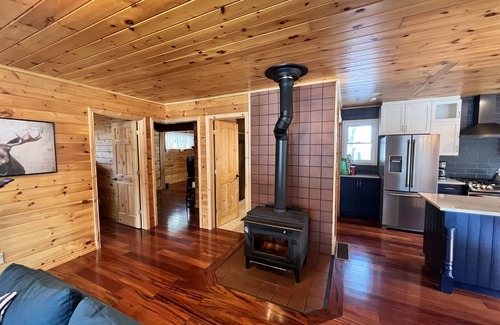 North Frontenac Cottage | Lake Cottage/North Frontenac/All Season Getaway!