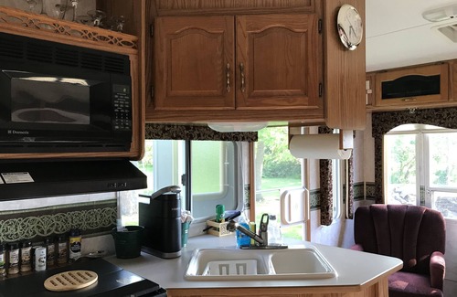 Albion House | Lake Country Getaway minutes from Lake Ontario