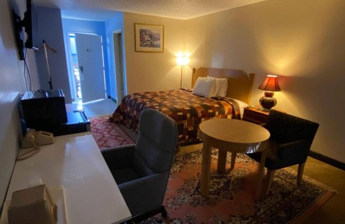 Trinity Hotel | Lake Country Inn