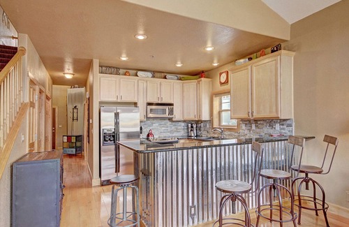 Dillon House | Lake Dillon Luxury: Ski, Dine, Hike, Bike, Boat, Kayak, Shop, Relax, Repeat!