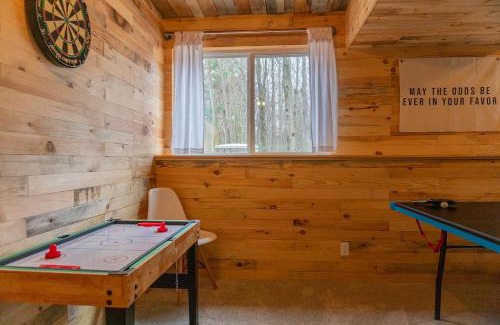 Holland House | Lake Effect Lodge 3 Minutes From Laketown Beach!