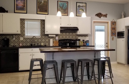 Negreet House | LAKE EFFECTS - WATERFRONT w/PIER & FIRE PIT, WIFI, BEAUTIFUL & PEACEFUL 3BR/2BA