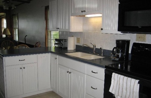 Vermilion Cottage | Lake Erie Front!