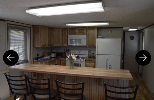 West Springfield House | Lake Erie Getaway! Close to Ohio, beaches, fishing, and so much more!