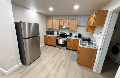 Erie Apartment | Lake Erie Getaway - Cozy Modern Studio