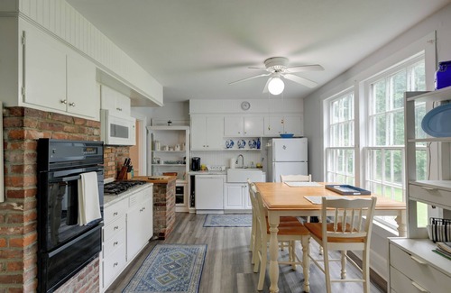 Brocton Apartment | Lake Erie Views: Perfect for Traveling Nurses!