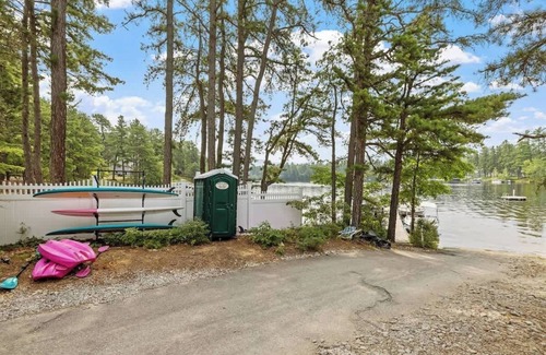 Freedom House | Lake Escape Family & Pet Friendly with Dock Access