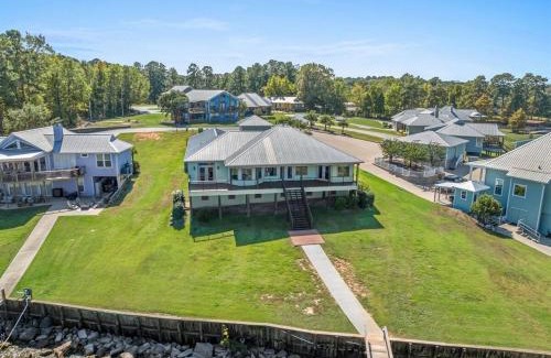 Zwolle House | Lake Escape Paradise Premier fishing getaway