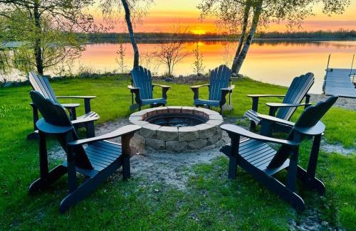 Richwood House | Lake Escape with paddle boards, fire pit & game room