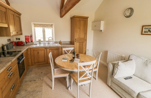 Grantley Cottage | LAKE FARM COTTAGE, with hot tub in Pateley Bridge