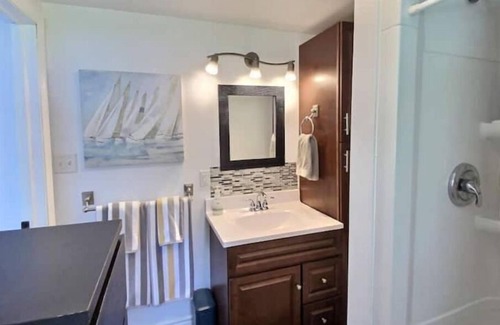 Shortts Lake Cottage | Lake Front Bliss: Cozy And Modern Cottage Retreat