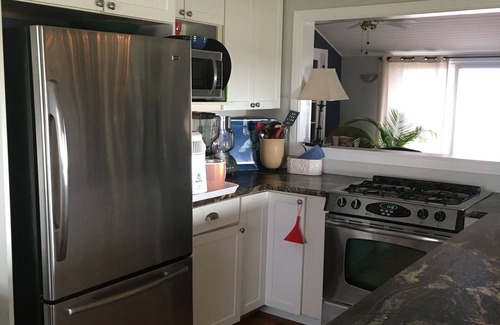 Amherstburg House | Lake Front Cottage in Amherstburg in the heart of souther Ontario wine country.