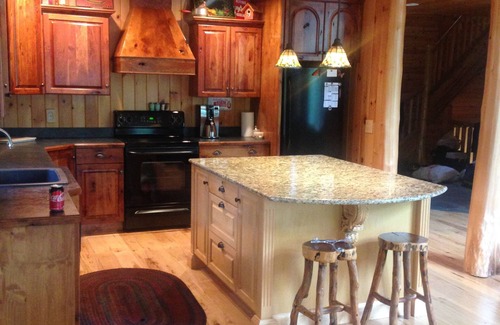 Elmira House | Lake front Custom Log home .Kayaks Loons Bald eagles fox & turkeys included.