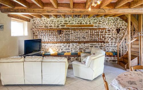 Moitron-sur-Sarthe House | Lake Front Home In Moitron-Sur-Sarthe