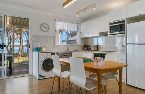 Budgewoi House | Lake Front Home Relax Unwind