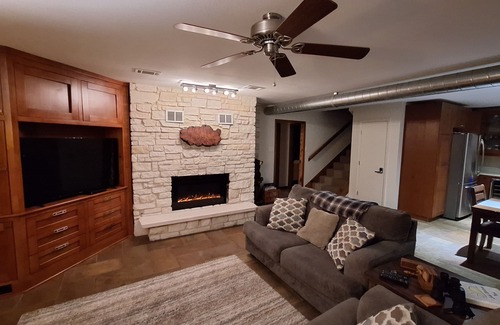 Clifton House | LAKE FRONT Home - Walk down to waters edge!