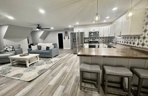 Belmont Cottage | "Lake Front Point" Retreat located in quiet cove of Lake Wylie