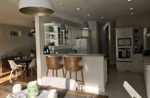 Langford House | Lake Front Retreat 10 miles from downtown Victoria and close to all amenities