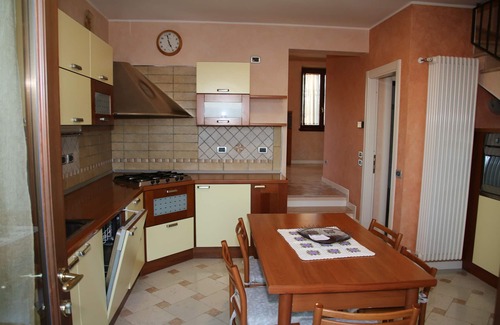 Pozzolengo House | Lake Garda holiday home with panoramic views, 5km from Peschiera del Garda