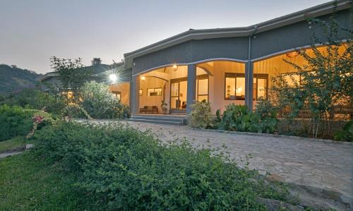Kasese Resort | Lake George View Golf Resort