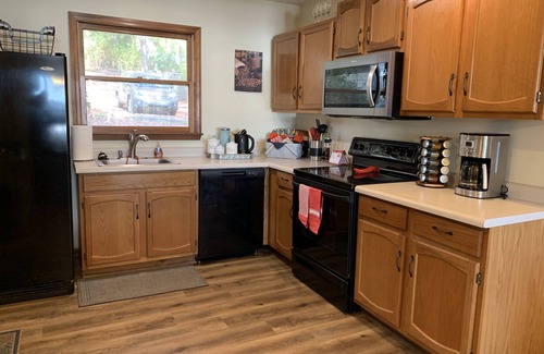 Fair Play House | Lake Hartwell Covered Dock & Sunset Beach 3BD, 1BA