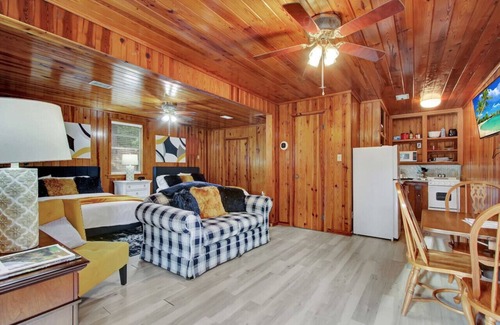 Piney Cottage | Lake Haven Cottage (On Lake Hamilton)