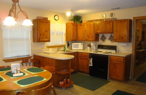 Bandera House | LAKE HIAWATHA COTTAGE