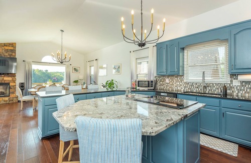 Marion Lake Club House | Lake Home – 3BR, 2 Balconies & Stunning Views from Private Waterfront Deck