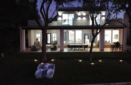 Mission House | Lake Home: Relax and Unwind in Mission Hidden Gem