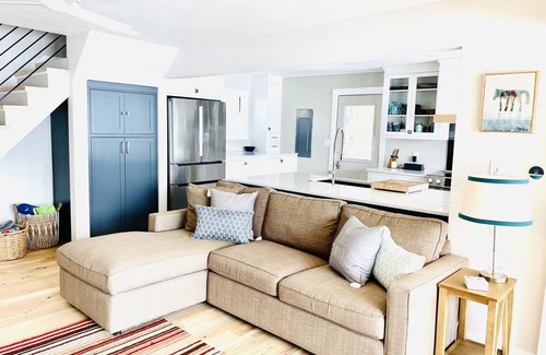 Plymouth House | Lake home with crystal clear water
