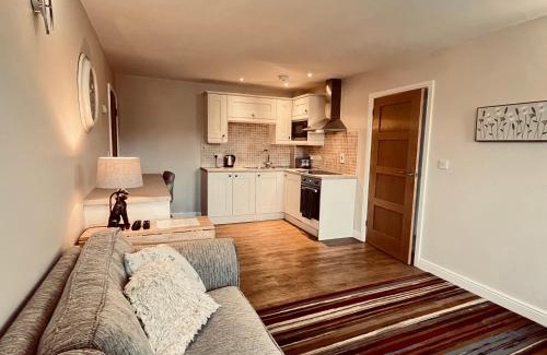 Cameley Apartment | Lake House - beautiful countryside retreat