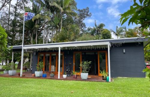 Brightwaters House | Lake House Escape - Lake Front Couples Retreat!