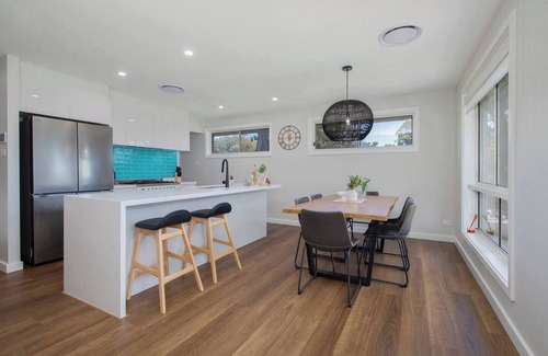 Charmhaven House | Lake House on Panorama Refined Waterfront Living