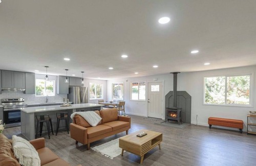 Saunders Lake House | Lake House Retreat