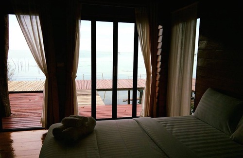 Khuan Khanun Hotel | Lake House