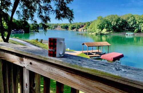 Putnam House | Lake House with private beach