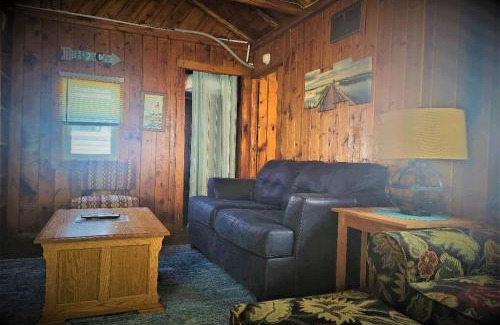 Oscoda House | Lake Huron - Super Cute Lake Front Cabin (Sleeps 5)