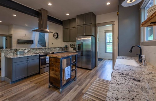 Nebo House | Lake James Country-style House - Deep Cove, Pool, Screen Porch, Kayaks & SUP!